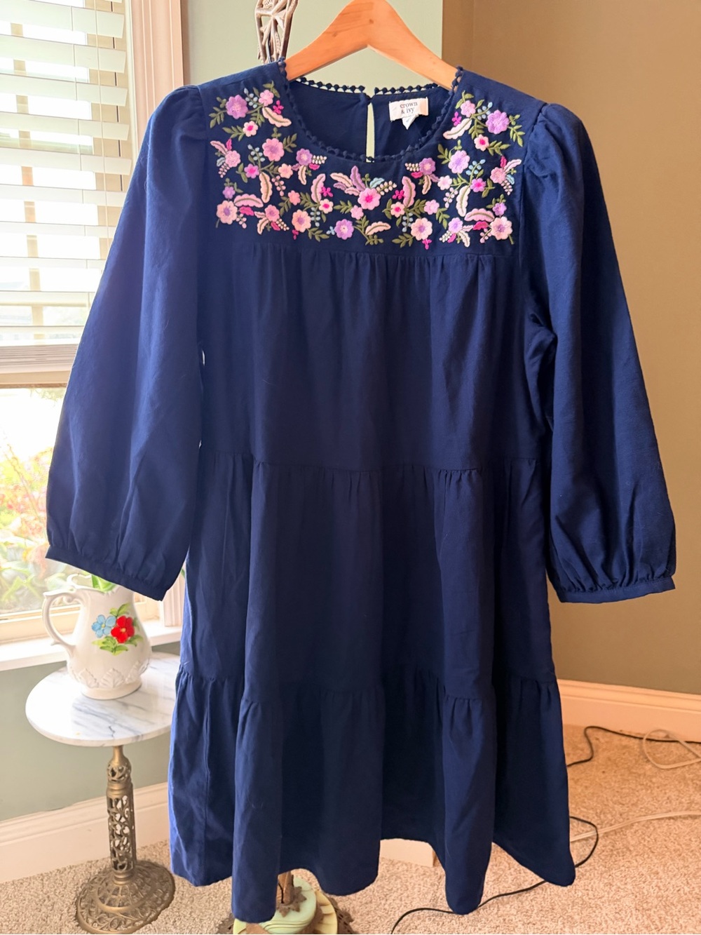 GT-0086 Crown & Ivy NWT Navy Floral Embroidered Tiered Dress Medium Boho